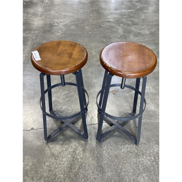 PAIR OF WOOD BAR STOOLS WITH HEAVY METAL BASE