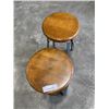 Image 2 : PAIR OF WOOD BAR STOOLS WITH HEAVY METAL BASE