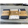 Image 1 : 2 NEW KING SIZE FITTED SHEETS AND KING DUVET COVER
