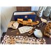 Image 3 : Tapa American Samoa Map, 2 Carved Statues, Wooden Mask, Jewelry Box, Ship, etc Misc Sizes
