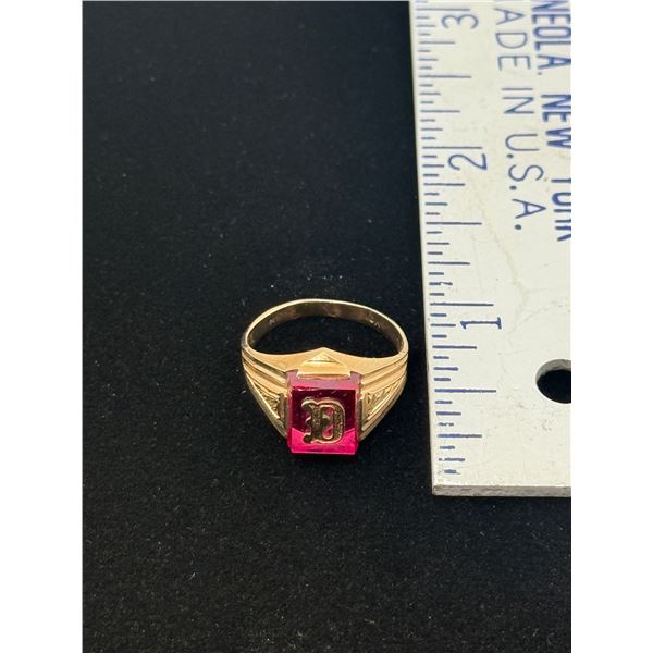 10 Kt. Gold Ring w/ Reddish Stone