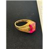 Image 2 : 10 Kt. Gold Ring w/ Reddish Stone