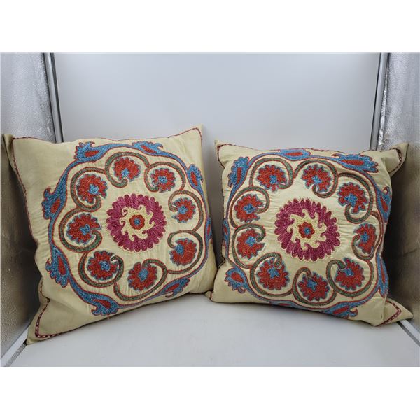 Pair of VTG Throw Pillows
