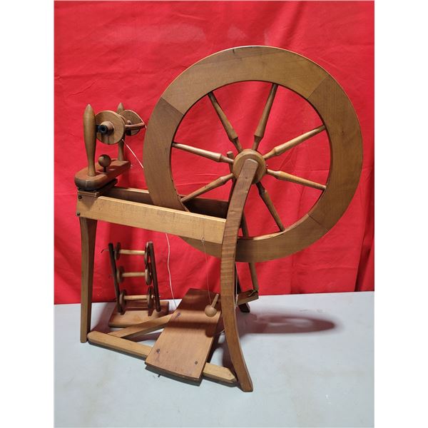 VTG Maple Spinning Wheel