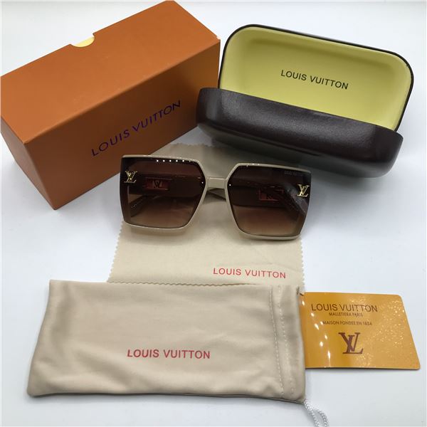 DESIGNER INSPIRED SUNGLASSES WITH ACCESSORIES