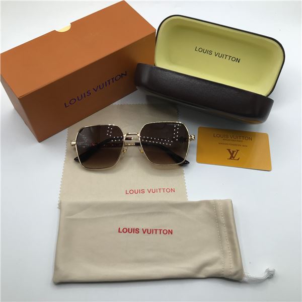 DESIGNER INSPIRED SUNGLASSES WITH ACCESSORIES