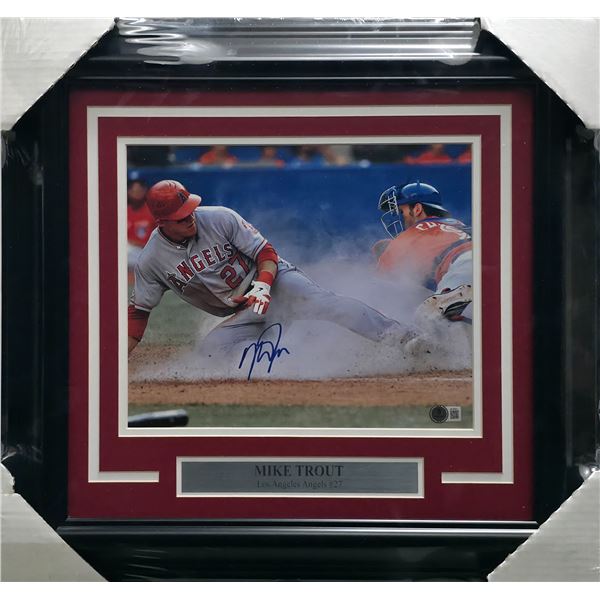 MIKE TROUT SIGNED AND FRAMED16 X 20 PHOTOGRAPH - BECKETT COA