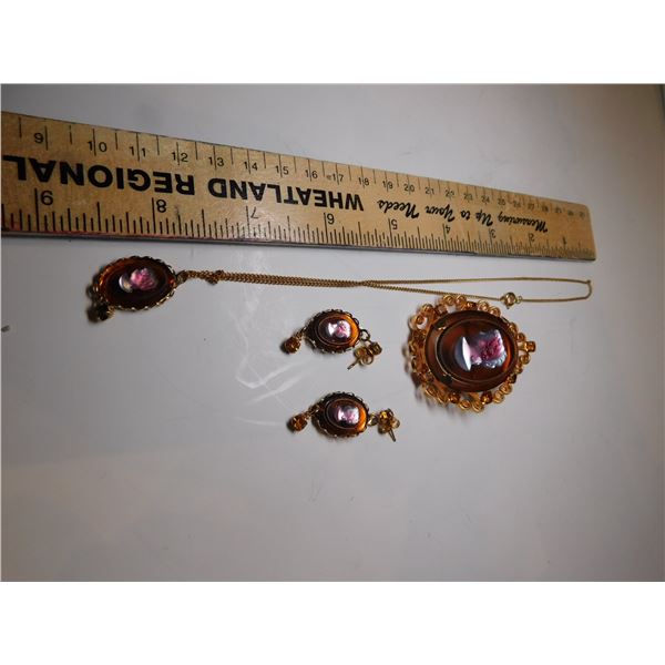 CELEBRITY SET, NECKLACE, BROACH AND EARINGS