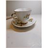 Image 2 : ROYAL WINDSOR, SQUARE TOPPED CUP WITH SAUCER, DAFFODILS