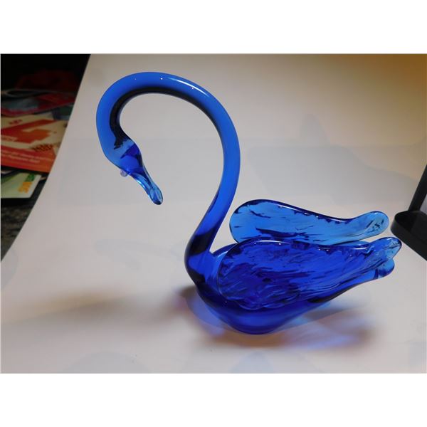 COBALT BLUE ART GLASS SWAN