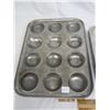 Image 2 : 3 Antique Muffin Trays