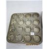 Image 2 : 3 Antique Muffin Trays