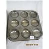 Image 4 : 3 Antique Muffin Trays