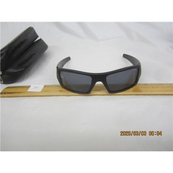 Oakley Gas Can Designer Sun Glasses with Case
