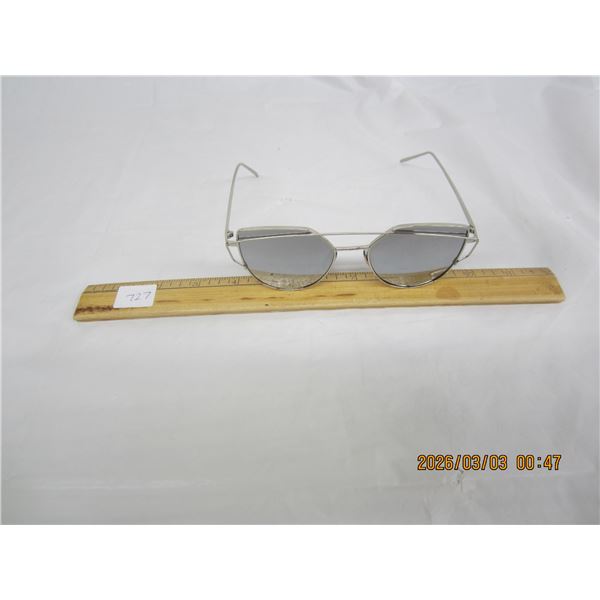Mirrored Aviator Designer Sun Glasses