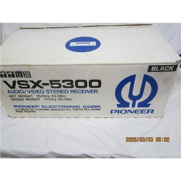 Pioneer Black VSX-5300 Amplifier in the Original  Box Tested Powers Up Has a Phono Outport Clean Uni