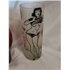 Image 4 : Red Skull Cup & Pin-Up Glass