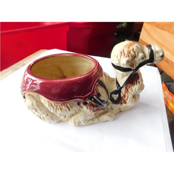 CAMEL PLANTER