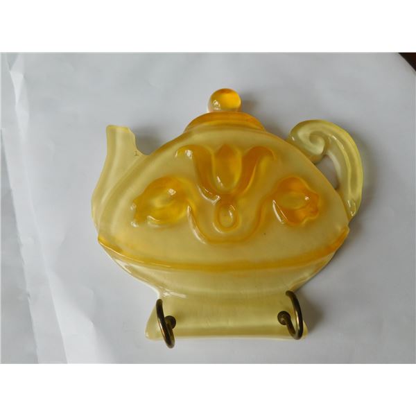VINTAGE LUCITE KEYHOLDER TEAPOT SHAPED