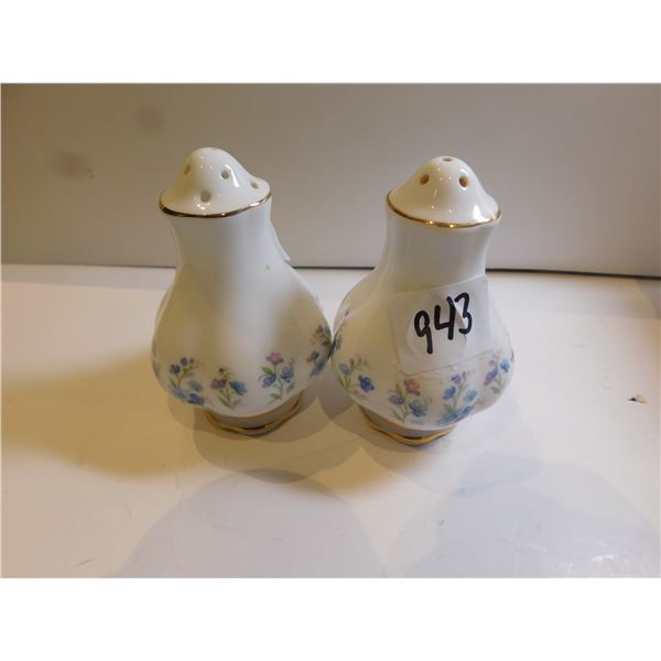 ROYAL ALBERT MEMORY LANE SALT AND PEPPER SHAKERS