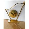 Image 2 : LINDEN HARP SHAPED LUCITE AND BRASS ALARM CLOCK SCARCE