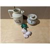 Image 1 : Glass pitcher with picture of a cat on it, garlic container and garlic wall hanger. All excellent co