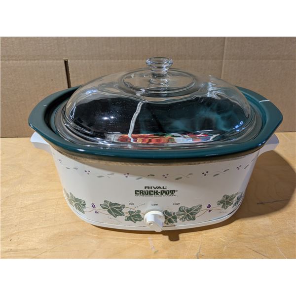 Large RIVAL CROCKPOT Stoneware Slow Cooker with recipe booklet. Good condition.