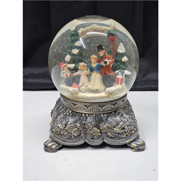 Large Vintage Musical Snowglobe (Working)
