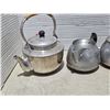 Image 2 : 2 aluminum tea pots and cream with sugar