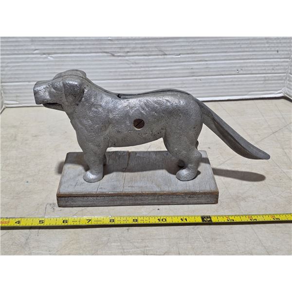 Dog statue nut cracker