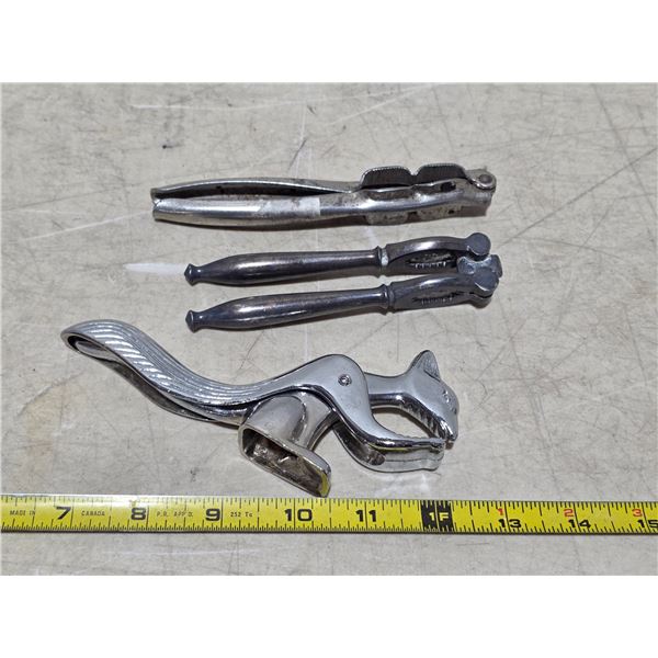3 nut crackers