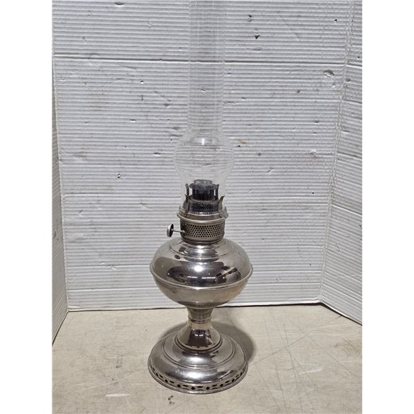 Coal oil lamp with chimney