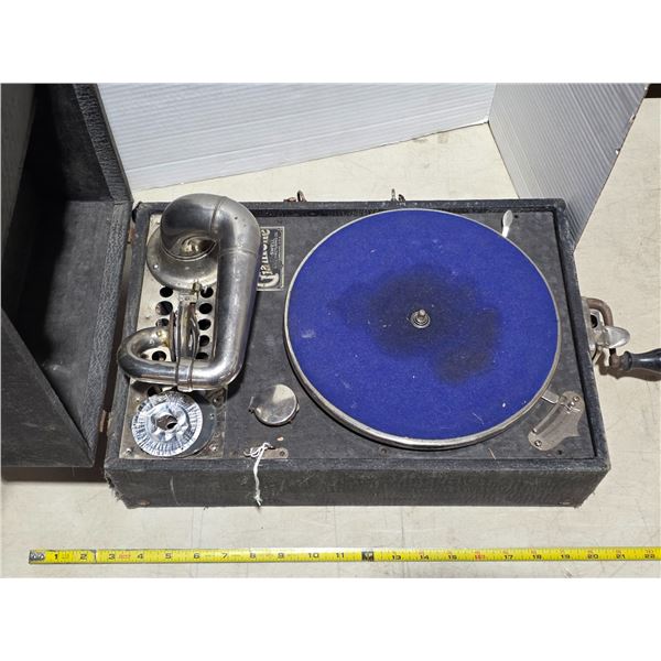 Carry case gramophone
