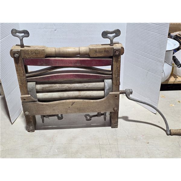 Clothes wringer- Regina