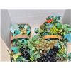 Image 2 : 2 baskets of fake grapes