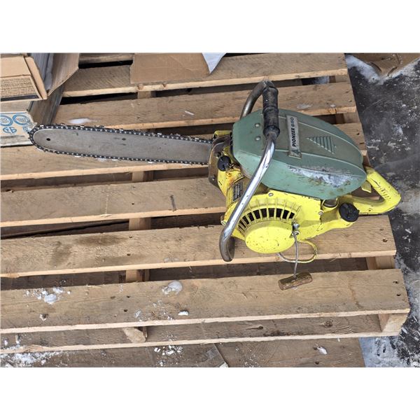 Vintage pioneer chainsaw model 650- has some compression