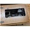Image 4 : Singer sewing machine with treadle