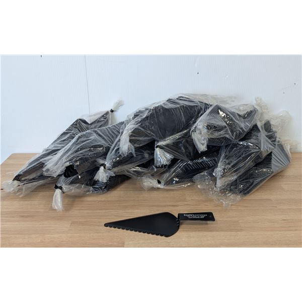9" Plastic Pie Servers - Lot of Approx. 350 | AA3/PALLET