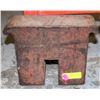 Image 1 : HEAVY CAST-IRON TRACTOR WEIGHT/SUITCASE