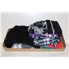 Image 1 : LOT OF WINTER SCARVES