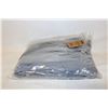 Image 1 : GREY ECO BLANKET - 43"X55" - NEW