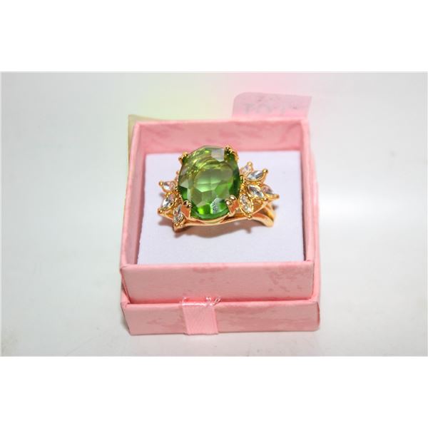 NEW RING BRIGHT GREEN CLEAR RHINESTONES
