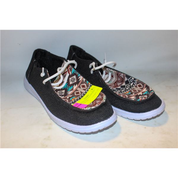 SIZE 10 NAVAJO LIGHTWEIGHT SHOES-ESTATE