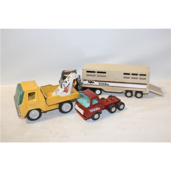 3 VINTAGE METAL TONKA TRUCKS AND TRAILER