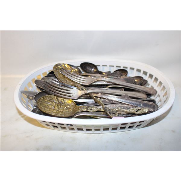 LOT OF ANTIQUE CUTTLERY