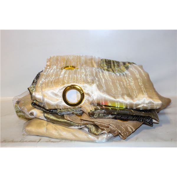 PAIR OF 6' X 9' DEMASK CURTAIN