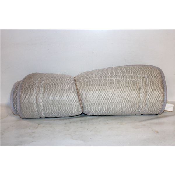 PAIR OF GEL BATHROOM MATTS