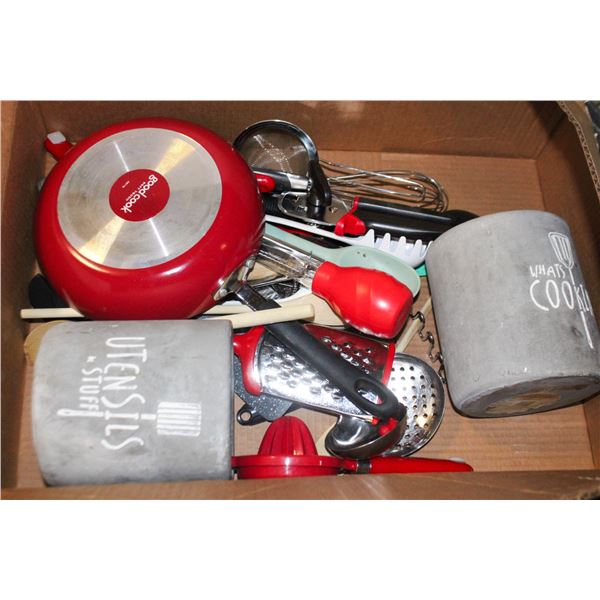 PKG OF UTENSILS WILT STONE HOLDING