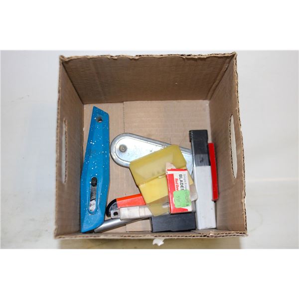 ASSORTED BLADES, KNIVES AND SCRAPPERS