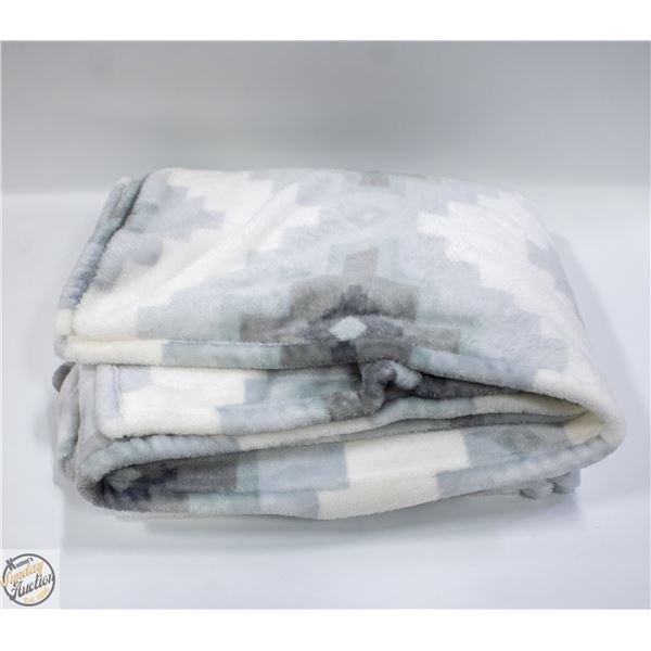 NEW FRENCH CONNECTION THROW BLANKET